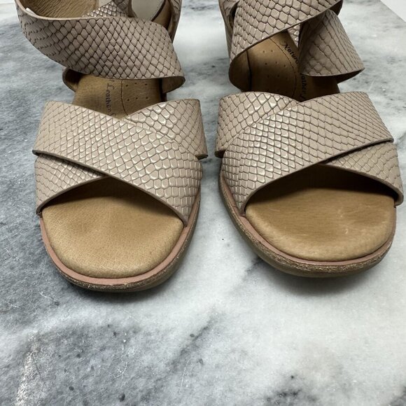 Sofft Womens Beige Strappy Sandals Snakeskin Texture Block Heel Women's Size 9 - Picture 3 of 10